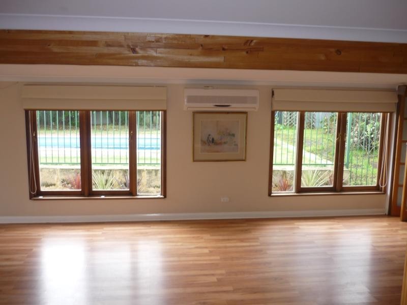 33 Eighth Road, Armadale WA 6112