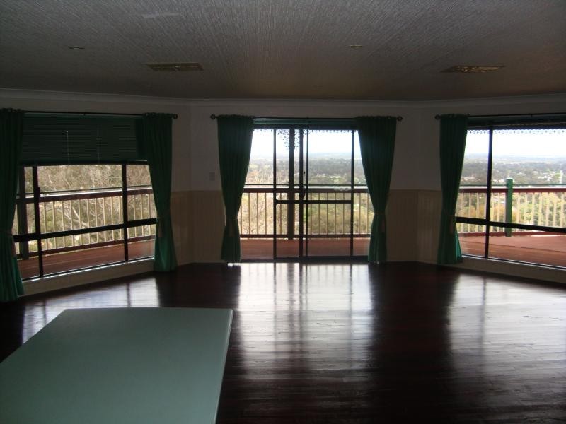 18 Rise Court, Mount Richon WA 6112