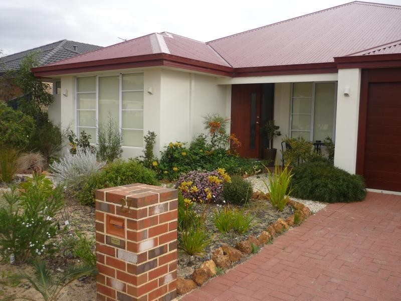 27 Plaistowe Blvd, Byford WA 6122