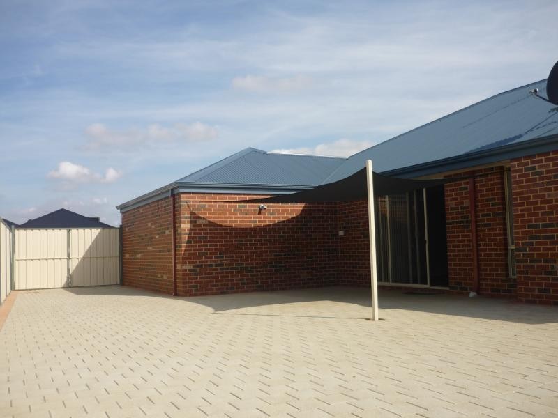 24 Glenfin  Road, Seville Grove WA 6112