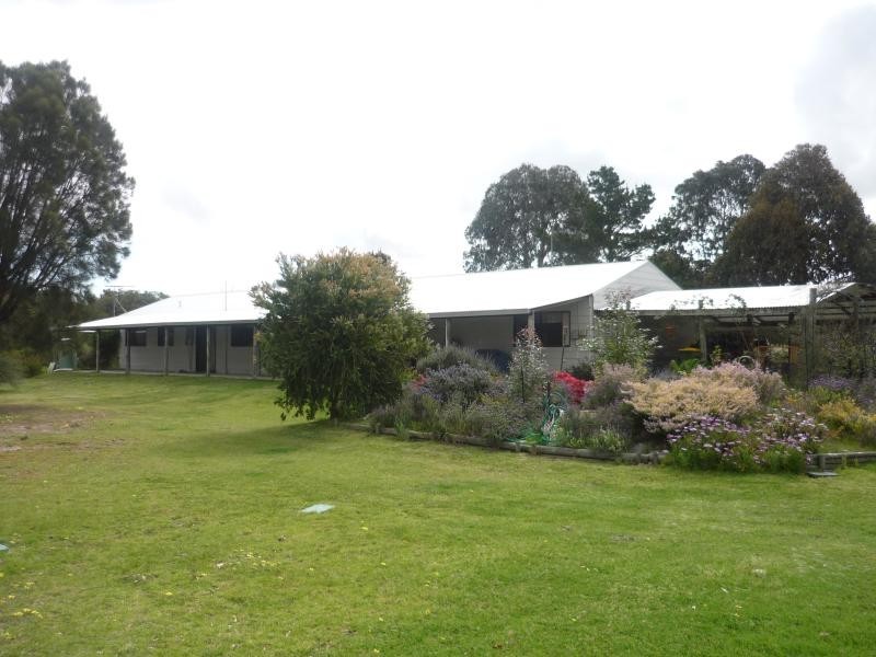 31 Cumming Rd, Oakford WA 6121