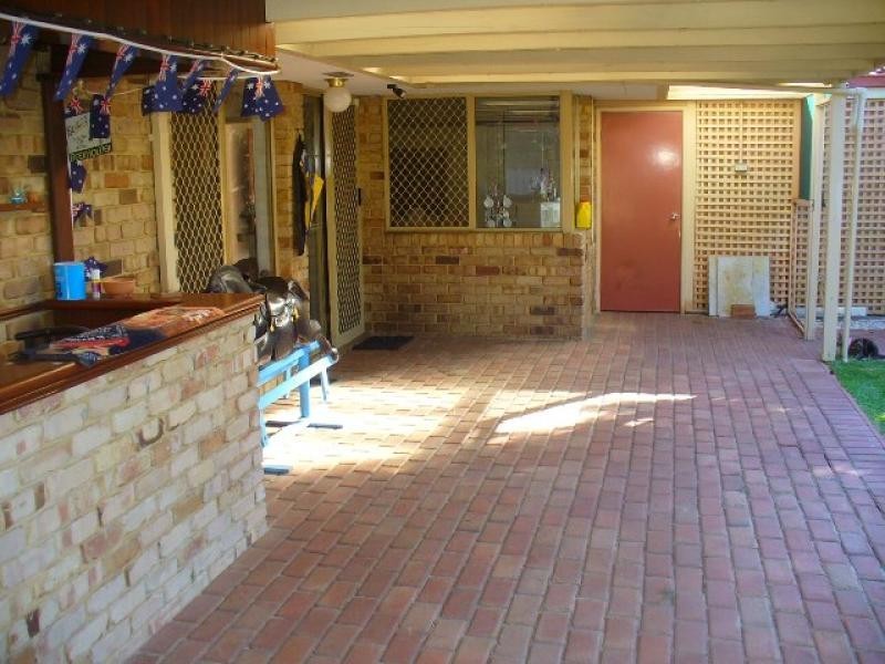 28 Henderson Drive, Seville Grove WA 6112