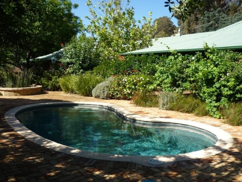 16 McKay Dve, Serpentine WA 6125