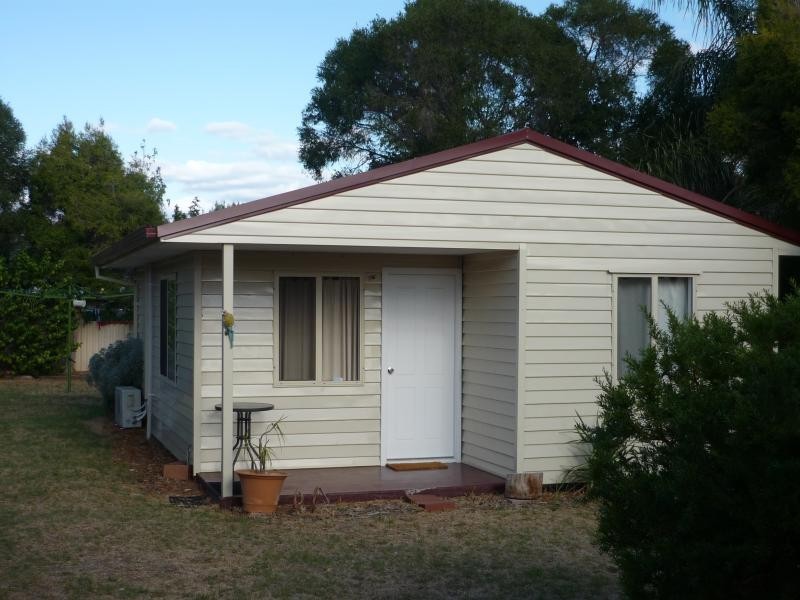 4 b Werndley St, Armadale WA 6112