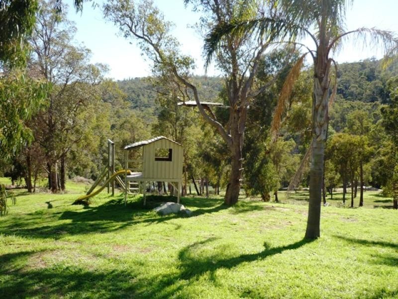 235 Nettleton Rd, Byford WA 6122