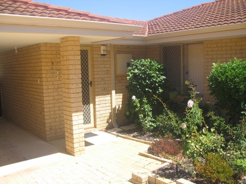 Unit 3/18 Lathwell, Armadale WA 6112