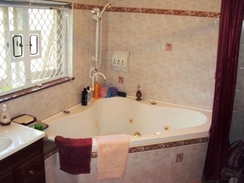 375 Railway Ave, Armadale WA 6112