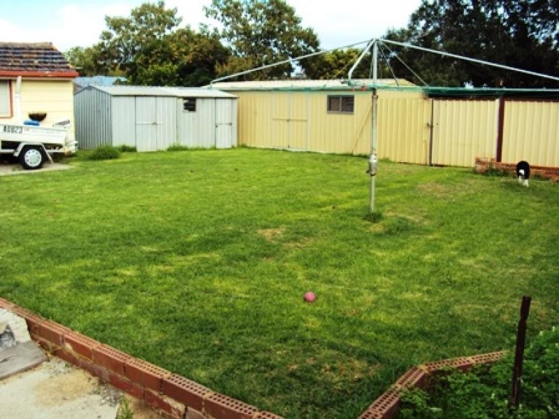 375 Railway Ave, Armadale WA 6112