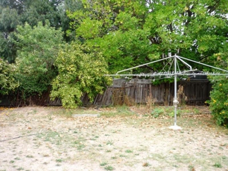 12 Seventh Road, Armadale WA 6112