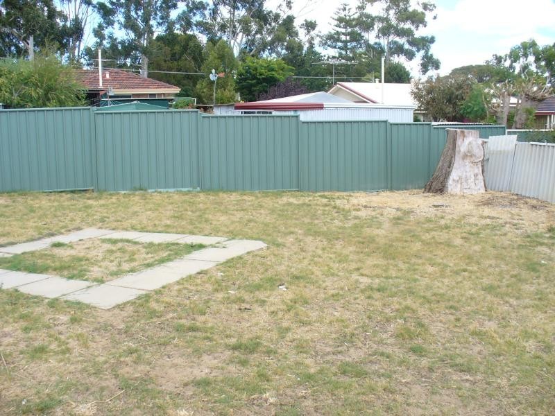 32 LILIAN AVENUE, Armadale WA 6112