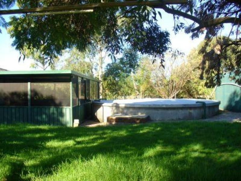 553 Gossage Road, Oakford WA 6121