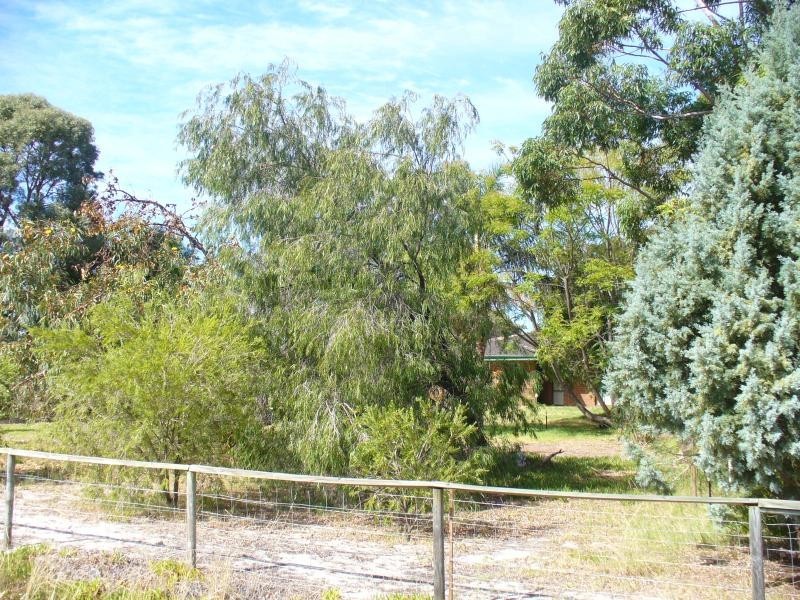 553 Gossage Road, Oakford WA 6121