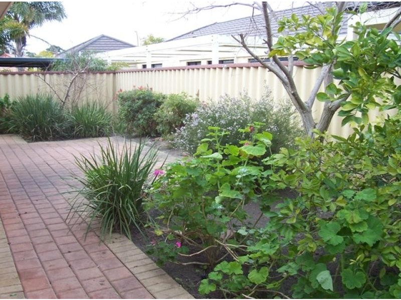 8 Wagstaff Road, Redcliffe WA 6104