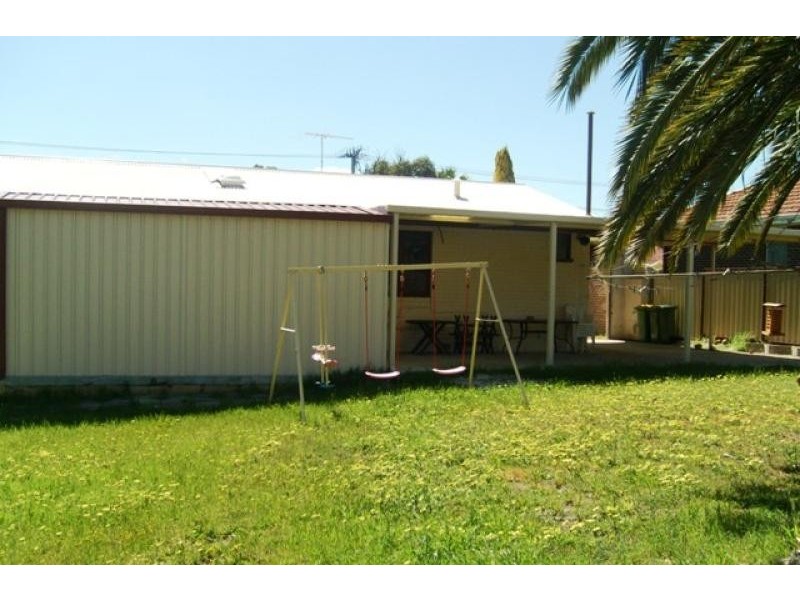 10 Tighe Street, Cloverdale WA 6105