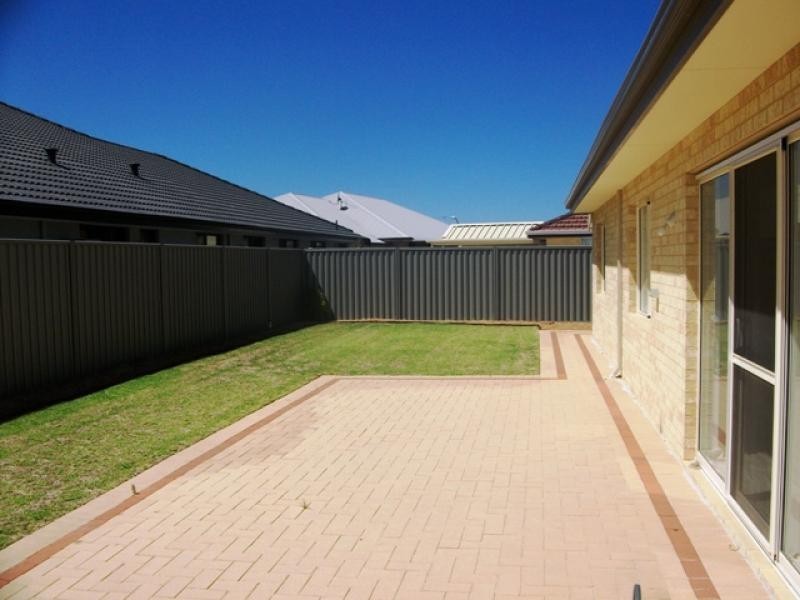48 Columbia Park Way, Canning Vale WA 6155