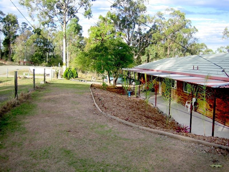 123 CANTERBURY DRIVE, Mundoolun QLD 4285