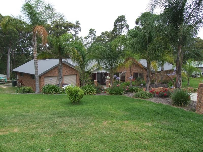 5 Burri Palm Way, Surfside NSW 2536