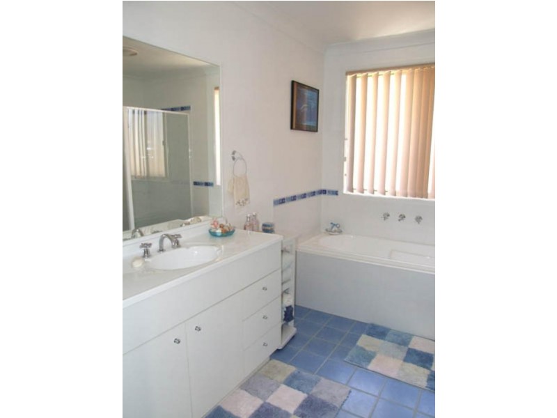 9 Hartog Place, Sunshine Bay NSW 2536