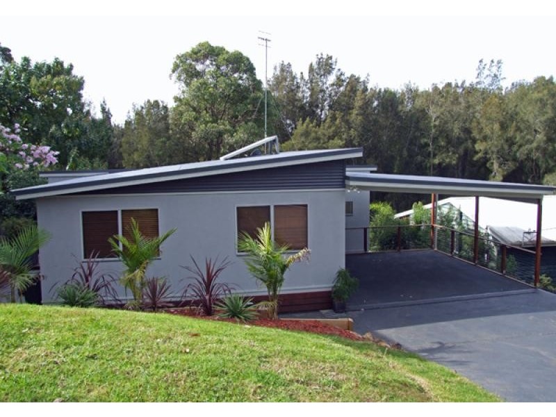 140 Country Club Dr, Catalina NSW 2536