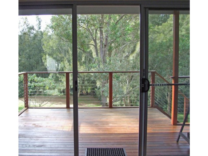 140 Country Club Dr, Catalina NSW 2536