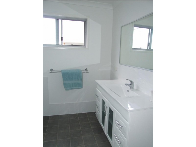 140 Country Club Dr, Catalina NSW 2536