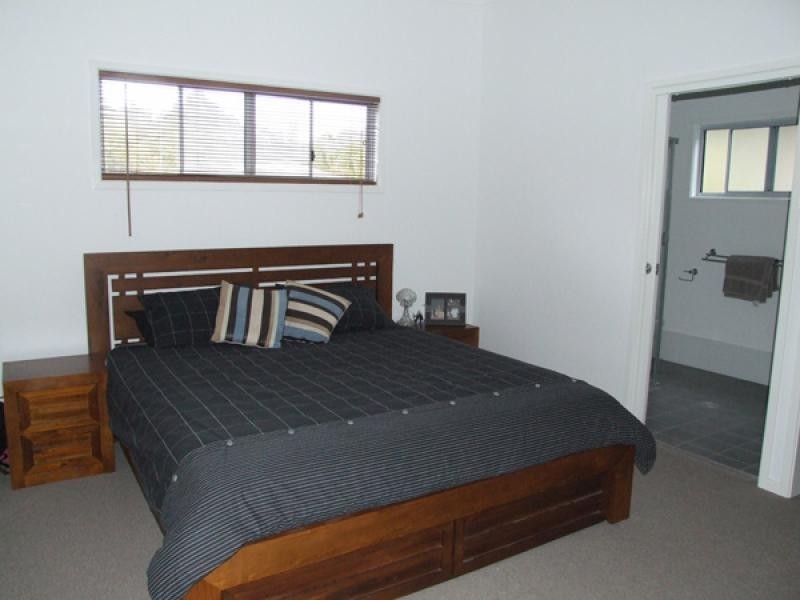 140 Country Club Dr, Catalina NSW 2536