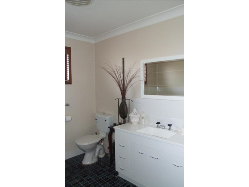 13 Wattle Cr, Batehaven NSW 2536