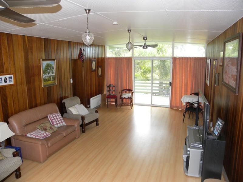 17 Wallaringa St, Surfside NSW 2536