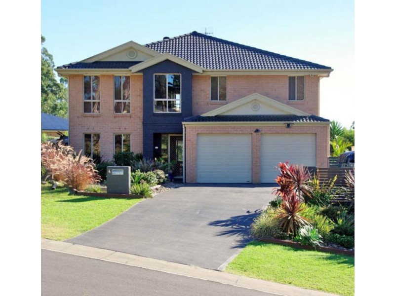 4 Hartog Place, Sunshine Bay NSW 2536