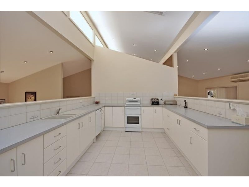 63 Karoola Crescent, Surfside NSW 2536