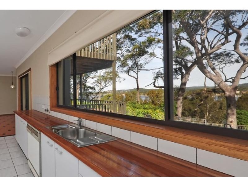 18 Peninsula Dr, North Batemans Bay NSW 2536