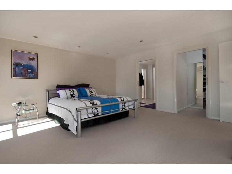 3 Batman Place, Sunshine Bay NSW 2536