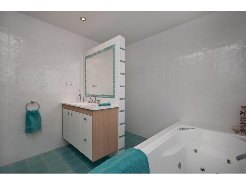 3 Batman Place, Sunshine Bay NSW 2536