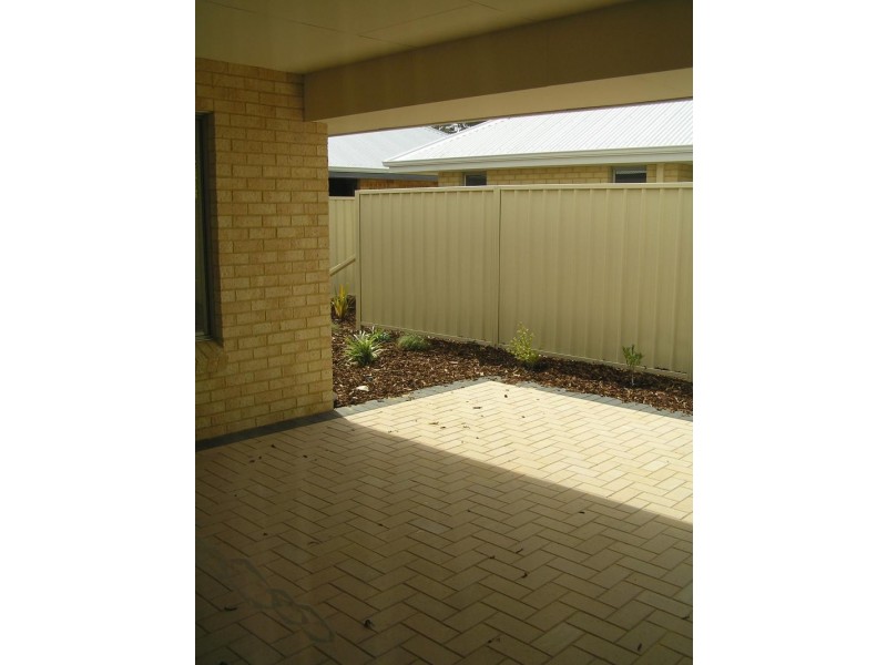 15 Zamia Loop, Wannanup WA 6210