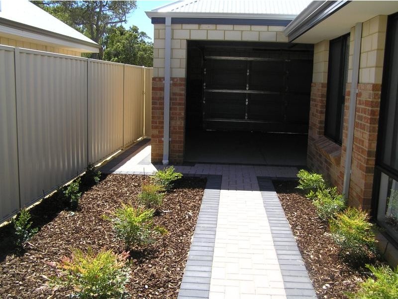 7 Mallee Close, Meadow Springs WA 6210