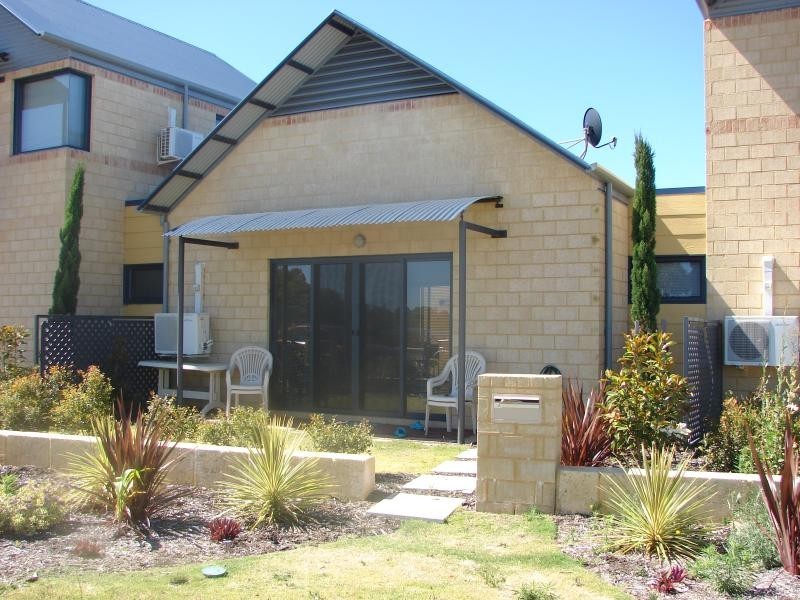 Unit 11/18 Lake Street, Rockingham WA 6168