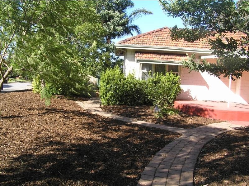 16 Fifth Road, Armadale WA 6112