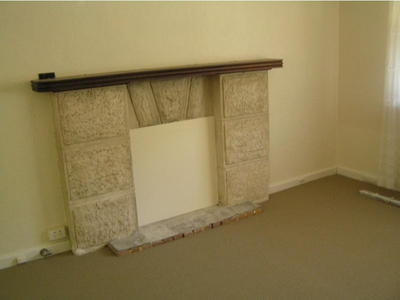 16 Fifth Road, Armadale WA 6112