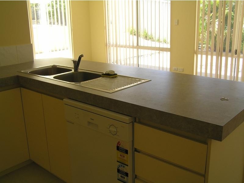 98 DALRYMPLE DRIVE, Leda WA 6170