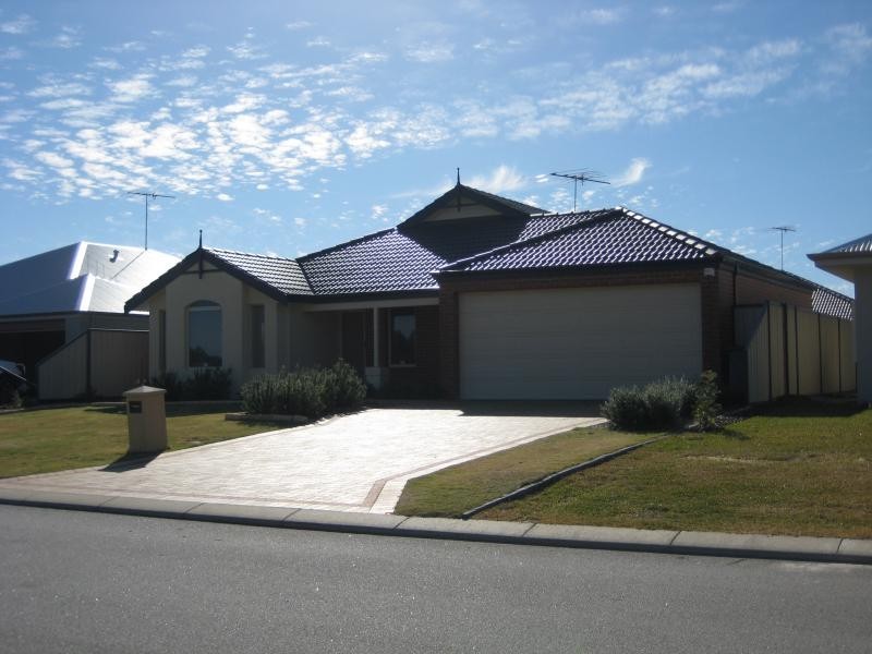 11 Bellerive Pass, Meadow Springs WA 6210
