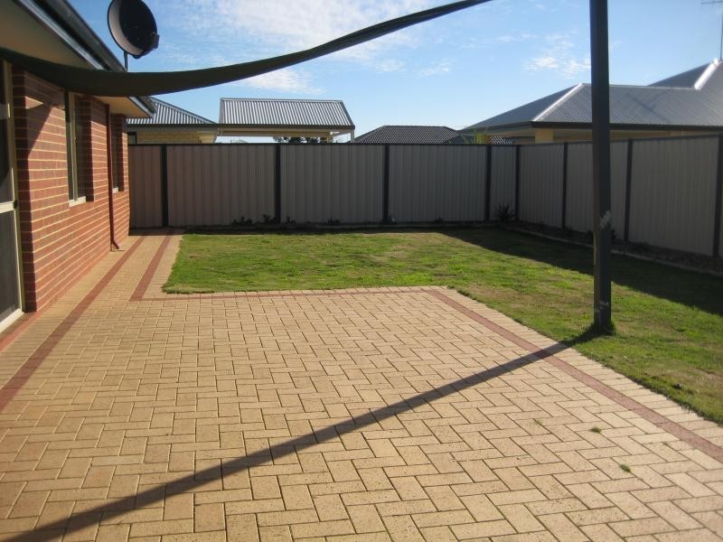 11 Bellerive Pass, Meadow Springs WA 6210