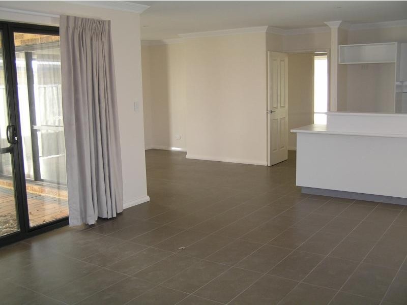 20 Zamia Loop, Wannanup WA 6210