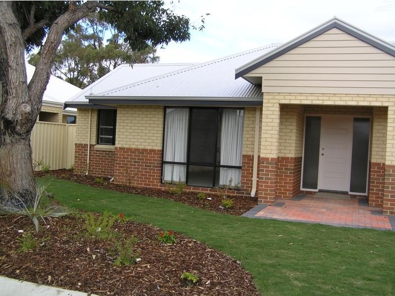 16 Zamia Loop, Wannanup WA 6210