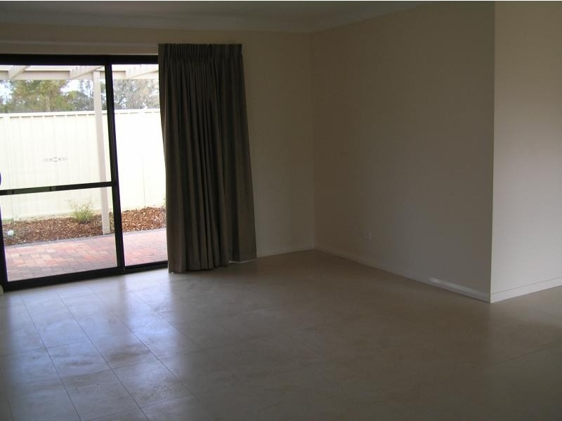 16 Zamia Loop, Wannanup WA 6210