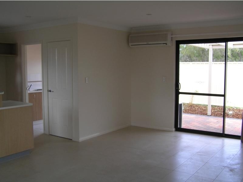 16 Zamia Loop, Wannanup WA 6210