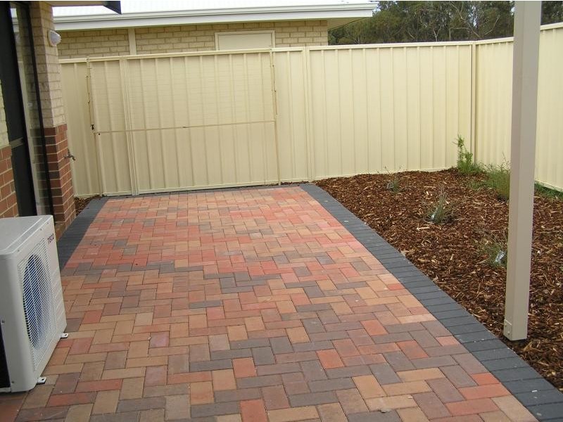 16 Zamia Loop, Wannanup WA 6210