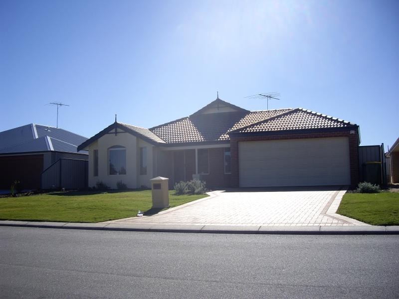 11 Bellerive Pass, Meadow Springs WA 6210