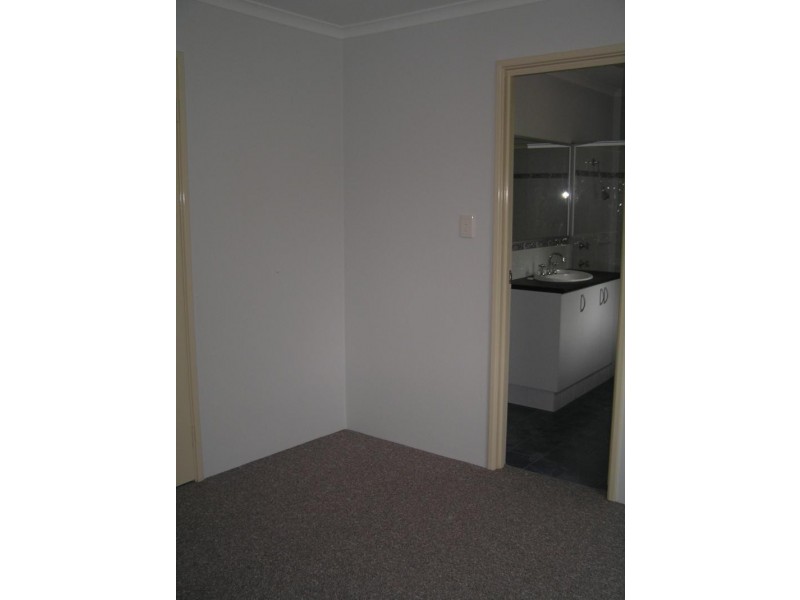 1/140 Eudoria Street, Gosnells WA 6110