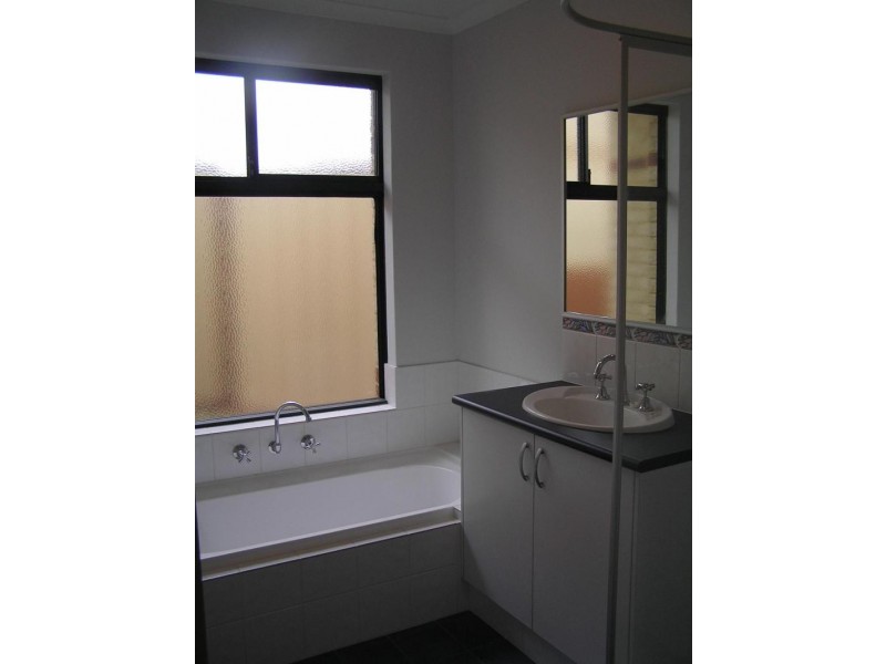 1/140 Eudoria Street, Gosnells WA 6110