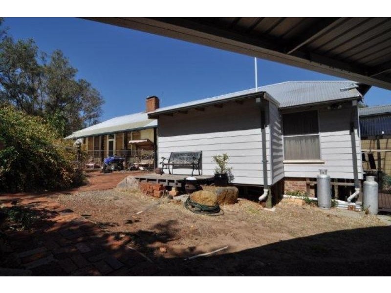 8 LEYS RISE, Mount Richon WA 6112